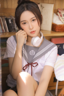 《不戴套的瑜伽教练3》电影