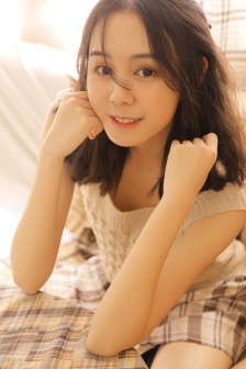 国产白嫩漂亮的大学美女